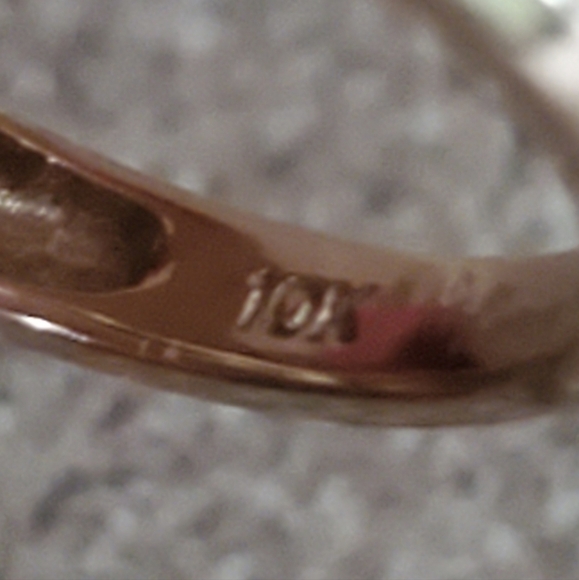 Beautiful 10k morganite/diamond ring - Picture 6 of 7